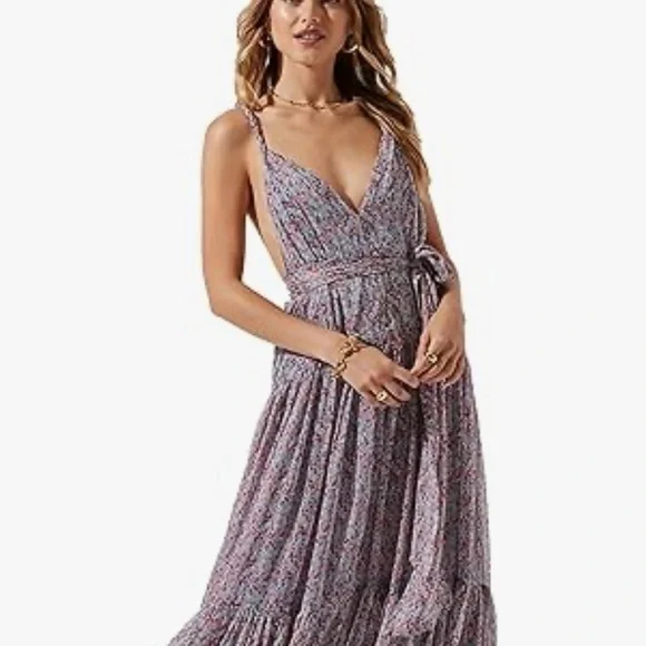 ASTR the Label Eartha Floral Maxi Dress in Blue & Pink Multi Ditsy. Size Medium - Picture 8 of 12